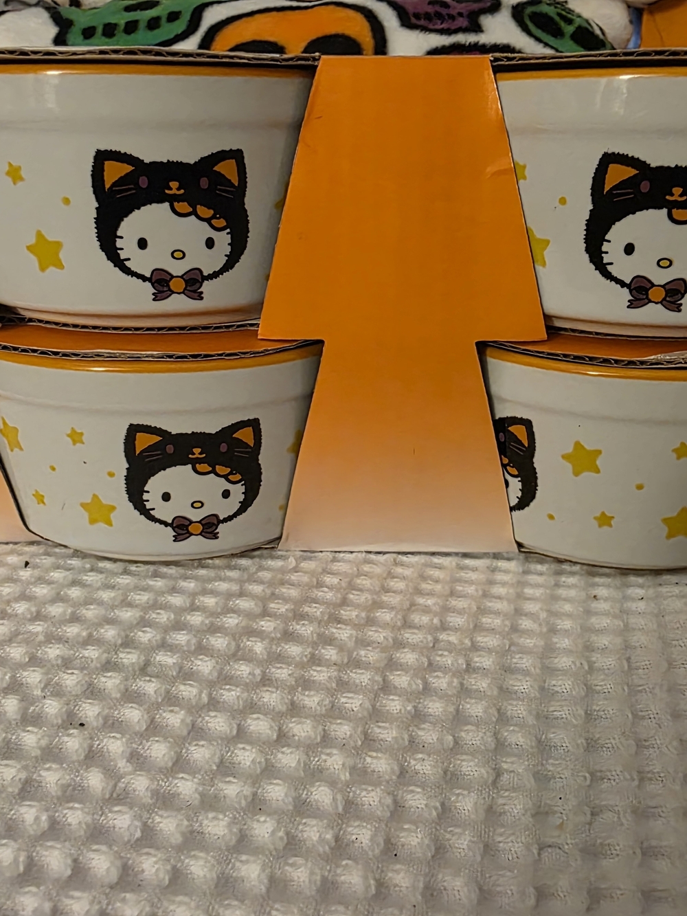 Hello Kitty  Ceramic RAMAKINS - White and ORNAGE